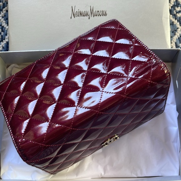 EUC Authentic Chanel Burgundy Patent Wallet / Card Holder - Picture 6 of 16